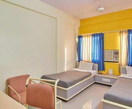 Hotel Aditya Rajkot Luaran gambar