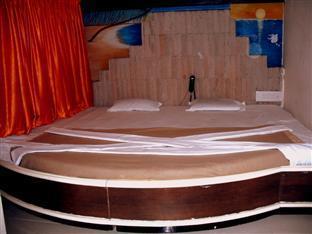 Hotel Aditya Rajkot Luaran gambar
