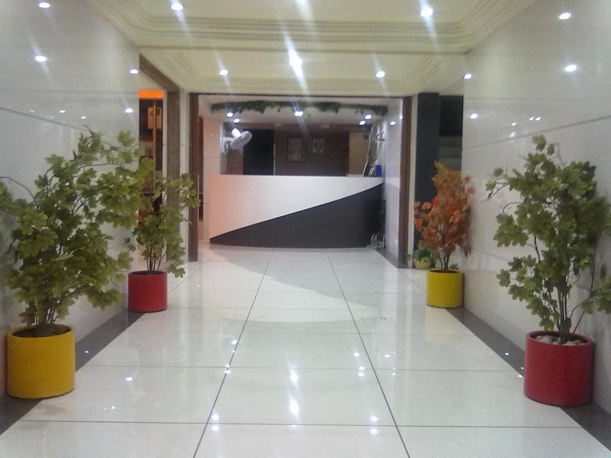 Hotel Aditya Rajkot Luaran gambar