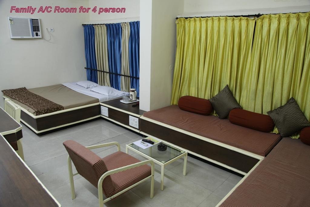 Hotel Aditya Rajkot Luaran gambar