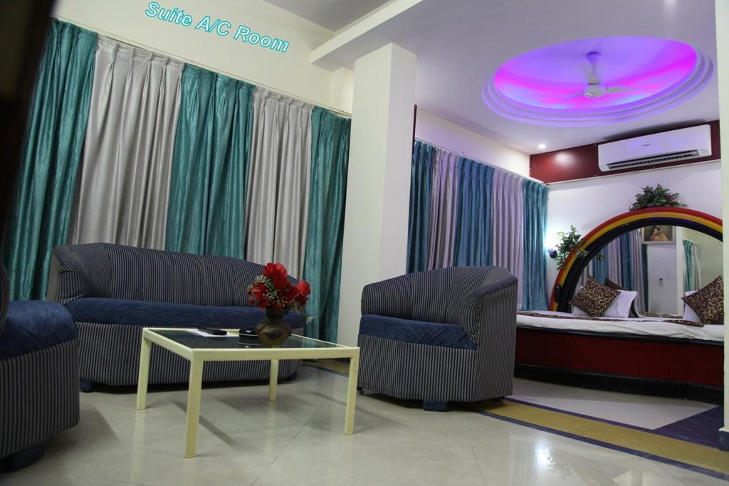 Hotel Aditya Rajkot Luaran gambar