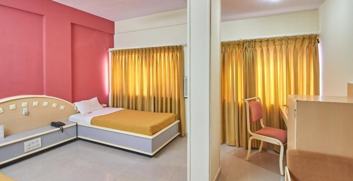 Hotel Aditya Rajkot Luaran gambar