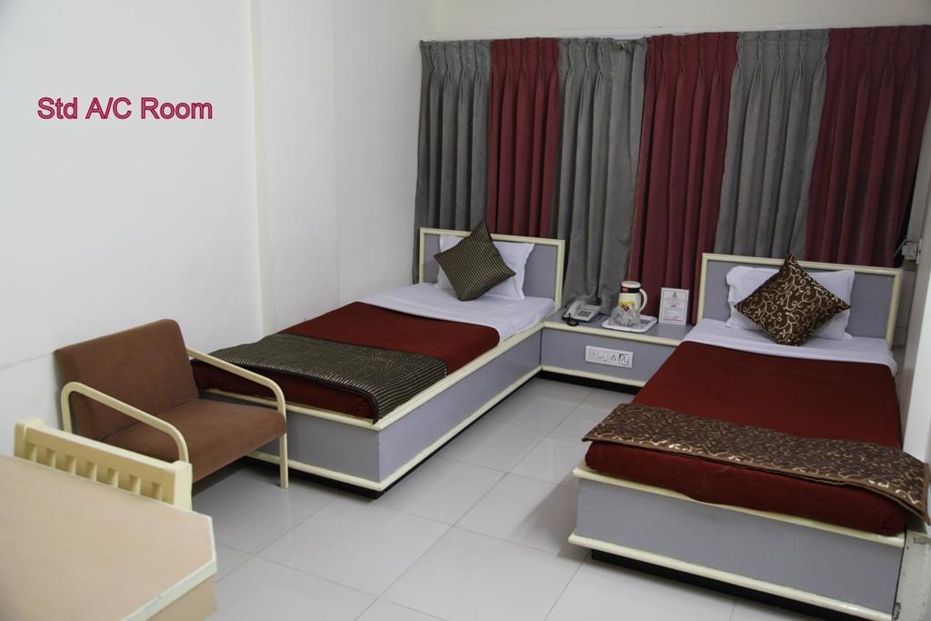 Hotel Aditya Rajkot Luaran gambar