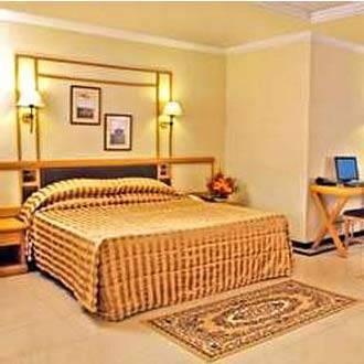 Hotel Aditya Rajkot Luaran gambar